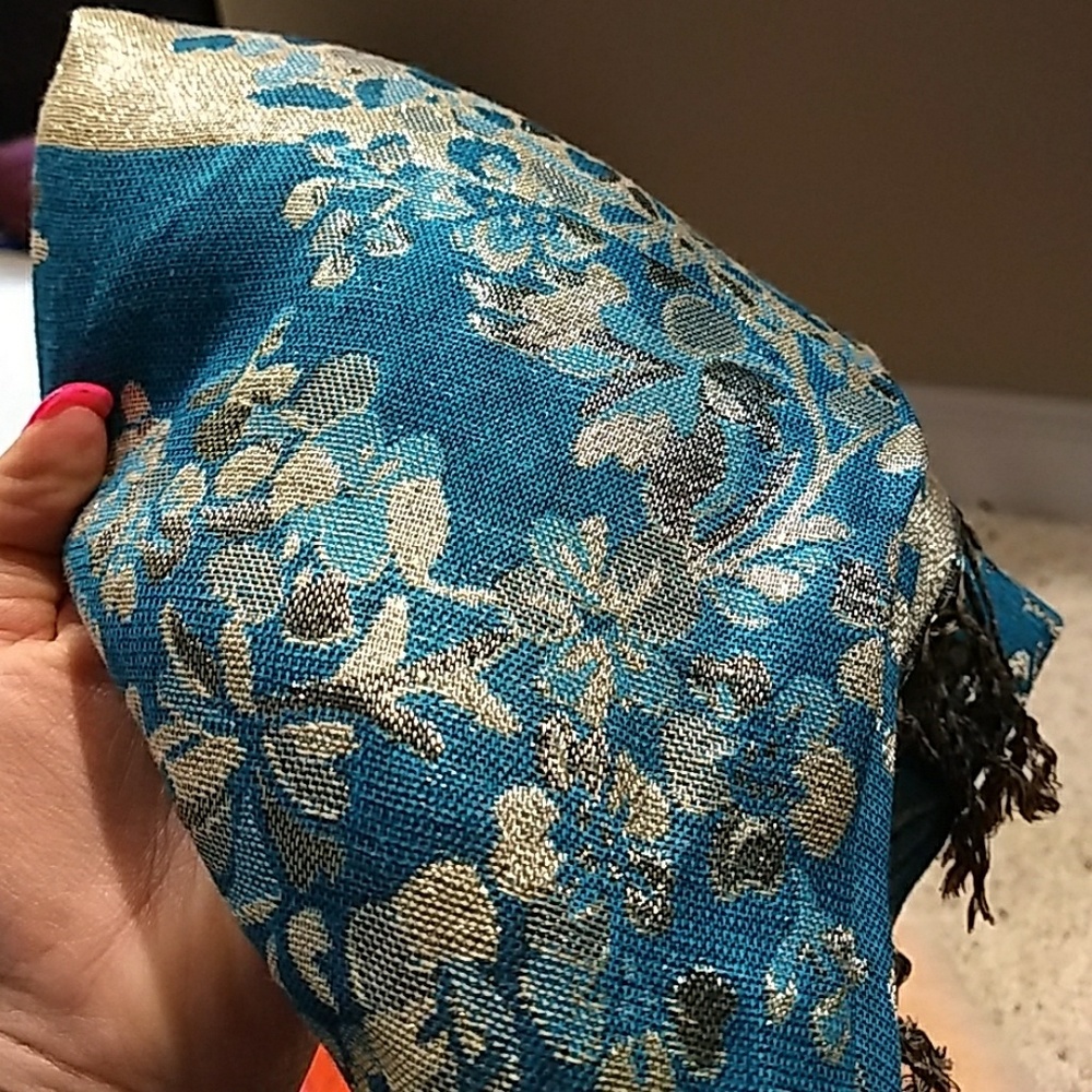 Scarf - Picture 2 of 3